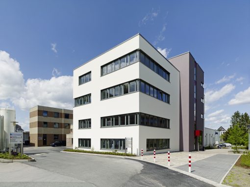 <span class="under">Brüderkrankenhaus Paderborn</span><br> Büro- und Laborgebäude